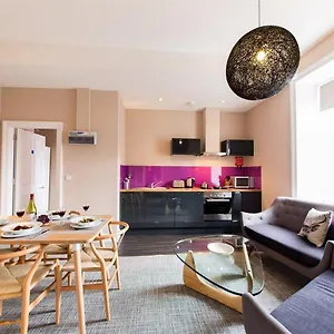  Apartment The Spires Serviced